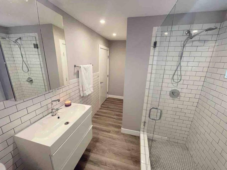 Apartamento Nightly Modern 1 Bed 12a